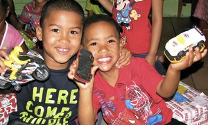 Skoenbokse vol Vreugde